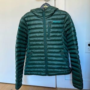Woman’s Marmot Featherless Hoody!